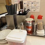 ラーメン 丸十 - 卓上調味料