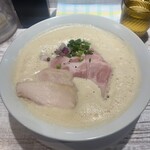 Ramenya Akagi - 鶏白湯しょうゆ
