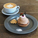 カフェのある暮らしとお菓子のお店 - モンブラン（800円） カフェラテ（630円）