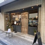 カフェのある暮らしとお菓子のお店 - お店の入り口