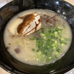 Ramen Dokoro Souja Ya - こういう豚骨ラーメンのスープは基本的に同じ