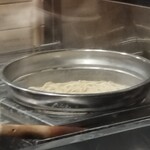 つけ麺 和 - 開店時間を見計らって事前に麺を茹で始めていた