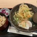 Udon No Shikoku - かき揚げうどんと炊き込みご飯
