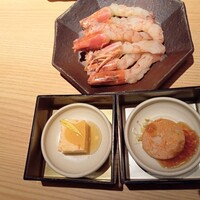 しゃぶしゃぶ・すし 八山 - 海老しゃぶ8本　蟹味噌入り豆腐　あん肝煮凝り