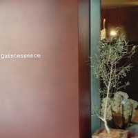 カンテサンス - ガラス窓から、チラリと店内が見えます♪