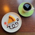 Samban Gaiko Hite N - ケーキセット ( ベイクドチーズケーキ / ブレンドコーヒー )