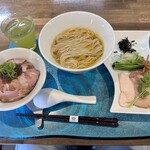 Noodle Dishes 粋蓮華 - 塩ヌードル、レアチャーシュー丼