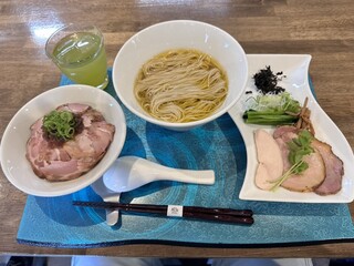 Noodle Dishes 粋蓮華 - 塩ヌードル、レアチャーシュー丼