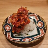 肉亭ふたご iki 本郷三丁目店 - 粋なユッケ