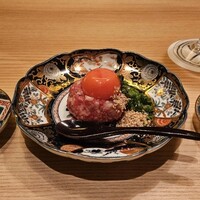 肉亭ふたご iki 本郷三丁目店 - 粋なユッケ