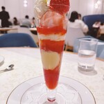 資生堂パーラー サロン・ド・カフェ - ミニストロベリーパフェ