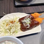 若鯱家 - カレーうどん定食（1,540円税込）の味噌串カツ