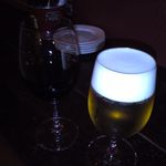 角打ワイン 利三郎 - カンパイは生ビールと赤ワインたしかサンジョベーゼ