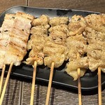 Torishoumaru - とり皮串、豚バラ串