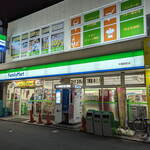 FamilyMart - ...平間駅。ホームドアよりも東西改札の整備を。。