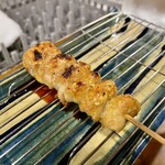 串焼キ カメチヨ・シャルボン - 鶏皮 塩