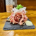 串焼キ カメチヨ・シャルボン - 鶏ももタタキ 〜ゴマ油和え〜