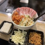 Okonomiyaki Jamon - 豚キムチもんじゃ+チーズ、もち、ベビースター