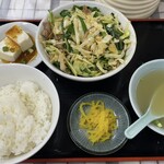 王府 - ニラ豚定食 900円