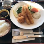 Chiba Sentorarugorufukurabu - ミックスフライ定食（食事付追加料金なし）
