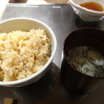 エスト！ジャパン - 海老と銀杏の炊き込みご飯（８１９円）