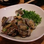 まんぷく居酒屋グレイシー - あさりのガーリック酒蒸し(450)