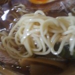 麺屋 一八 - しょうゆ新味の麺のリフトアップ写真