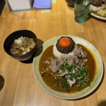 吉田カレー  - 並、甘口、千葉県産マーガレットポーク切り落とし煮込み、白菜ぶたじるうどん（限定）