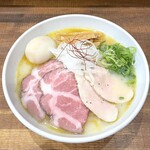 鶏そば・から揚げ専門店 らーめんえびす - メイン写真: