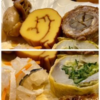 鮨 浩也 - 上段
                    ☆ 牡蠣の大和煮
                    ☆ 伊達巻き
                    ☆ 牛八幡巻き
                    下段
                    ☆ 紅白なます
                    ☆ カンパチ金糸巻