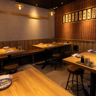 Perfect for a variety of occasions♪ Equipped with a counter, tatami room, and private room! 1 floor can reserved ◎