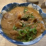 さわ - 和牛すじ肉どて焼き : 私は新世界の串カツ屋で何度もどて焼き食べていますが、ここのほうが濃厚で大好きです。