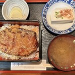 春海亭 - 信州味噌かつ重 680円
