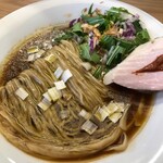 めん処 きよ洲 - 佐助豚の脂が膜をはってます。ネギが散らせれてます。