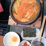 シジャン - Ｓｈｉｊａｎでユッケジャンクッパ。800円のところATCカードの一割引きで720円。うま～ 。ユッケジャンラーメンより、グンとお得。石鍋で出てきていつまでも冷めない。あつ！