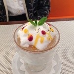 ビストロ ダイア - 12月の新作デザート、ラ・フランスのスープ、蜂蜜のアイスとココナッツのエスプーマ添え。最近は季節の果物の美味しいスープが続きます。