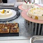 オアシス - キャラメルとリンゴのムース、ブッシュドノエル