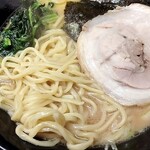 横浜家系ラーメン 戦国家 - 麺とチャーシュー
