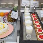 オアシス - ホワイトクリスマス、サンタの帽子、季節のヨーグルトムース