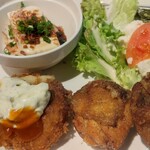 社 - から揚げ２個　カニクリームコロッケ　奴