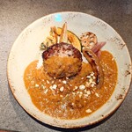 foujita - カモカレーにカモバーグと鴨のソーセージをトッピング。