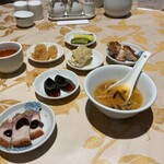230168368 - 前菜と酸辛湯