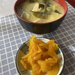 文福飯店 - 味噌汁　漬物
