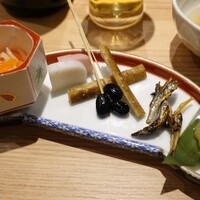 鮨やすぞう。 - 前菜 ・数の子 ・田作り ・たたき牛蒡 ・黒豆 ・紅白蒲鉾 ・ナマス ・鱈子煮付け