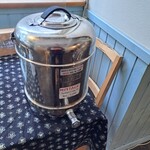 未来カレー こりす - ウォーターサーバーも宇宙船的