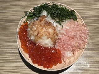 本町製麺所 本店 - いくら温玉丼(平面図)