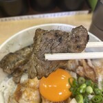 豚マニア丼 稲田屋 サン - 炭焼きの肉がとてもジューシー