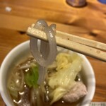 頂マーラータン - 太い目の麺です。奈良でつくってるんだって。