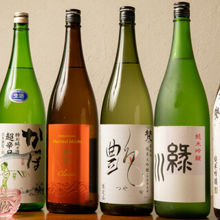 日本酒好きの方必見の品揃え。お好きな一杯をじっくり楽しんで