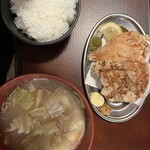 Sapporo Gyouza Seizoushiyo Sapporo Eki Nishiten - ２種のザンギ盛り合わせ定食